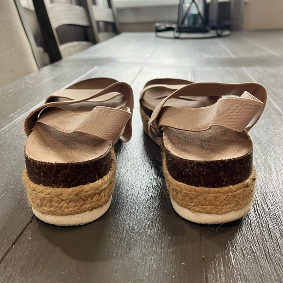 Madden Girl Cybell Platform Sandals- size 9 - Picture 2 of 3